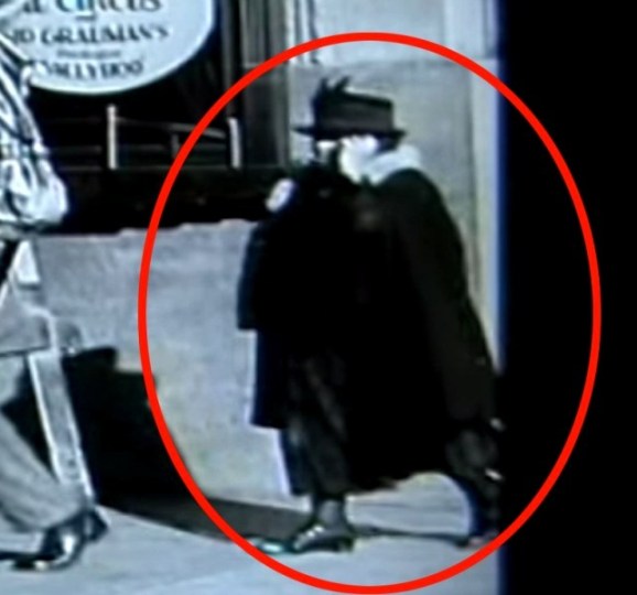 cell-phone-time-traveler%20chaplin.jpg
